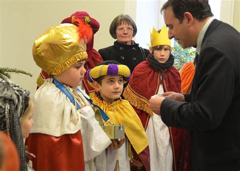 Wiesbadenaktuell K Niglicher Besuch Im Kultusministerium