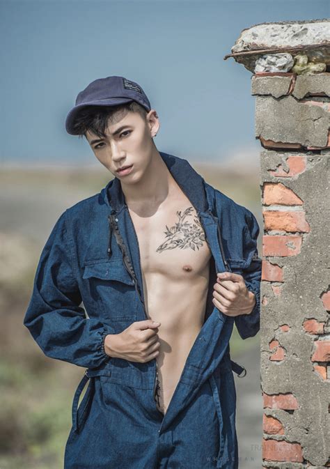 WhoseMan 109 Slim boy khoe cặc giữa thiên nhiên Non sex CallboyVN