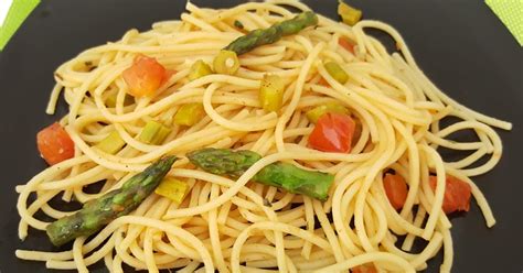 Spaghetti Veloci Con Asparagi E Pomodoro