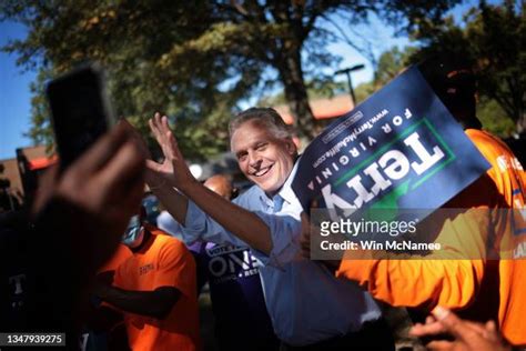 4 271 Terry Mcauliffe Photos And High Res Pictures Getty Images