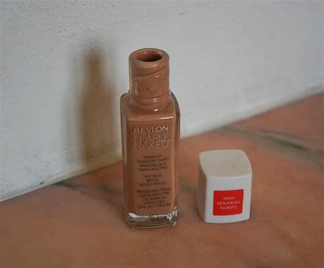 Review Revlon Nearly Naked Foundation Suhrya