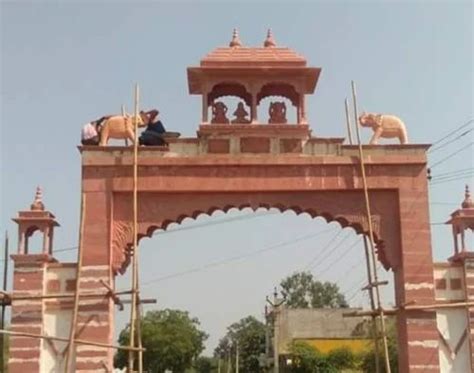 Pink Modern Sand Stone Craving Gate For Temple At Rs Piece In