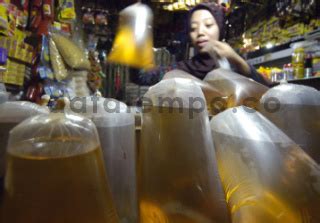 Pedagang Minyak Goreng Di Pasar Palmerah Datatempo