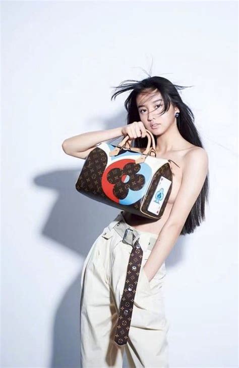 Con gái nam thần số Nhật Bản Takuya Kimura gây tranh cãi khi chụp bán nude ở tuổi thả