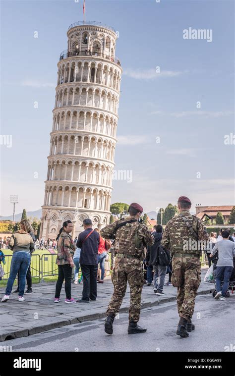 Leaning tower pisa funny hi-res stock photography and images - Alamy