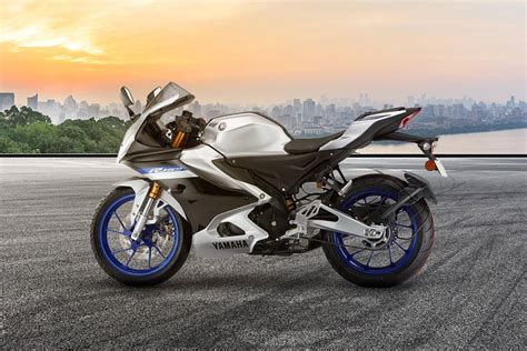 Yamaha R V Price Images Mileage Reviews