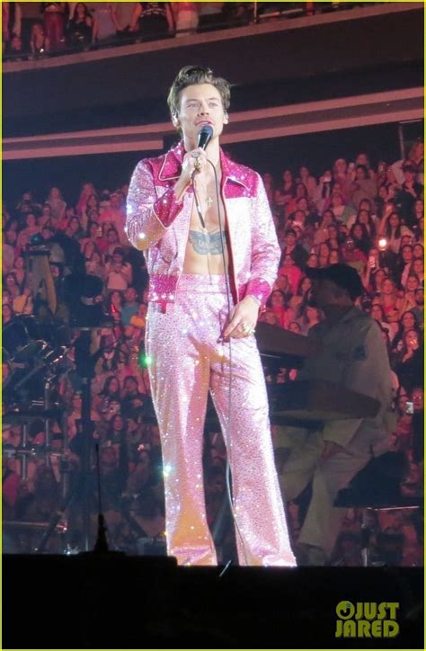 Full Sized Photo Of Harry Styles Birthday Concert Pics 05 Harry Styles Hits The Stage In Pink