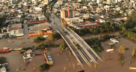 Alagamento já recuou 150 metros na avenida Flores da Cunha oreporter