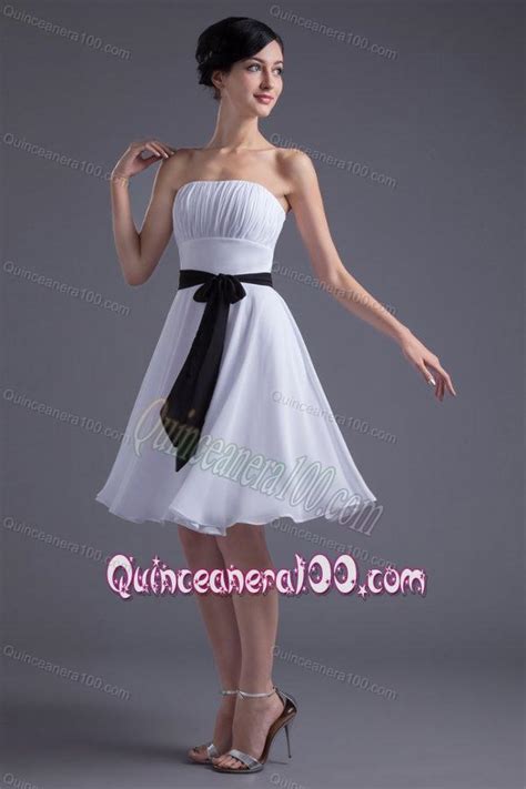 Elegant Empire Sash Knee Length White Chiffon Dama Dress For Quinceanera With Strapless