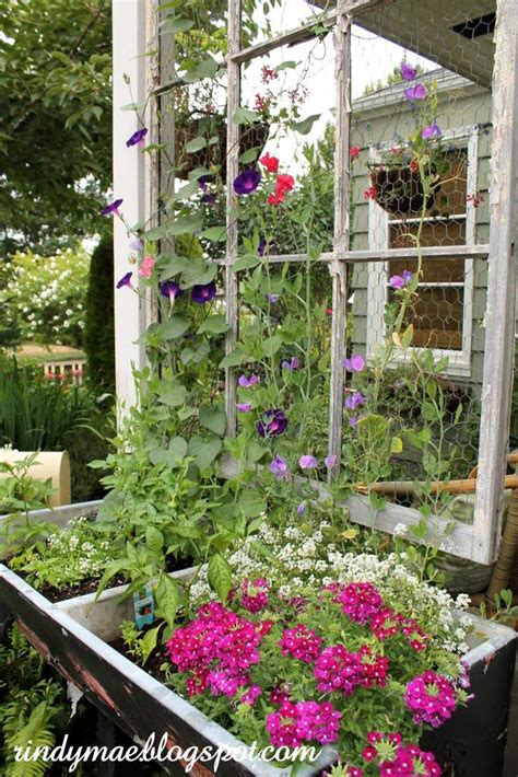 10 DIY Garden Trellises That Cost Less Than $20