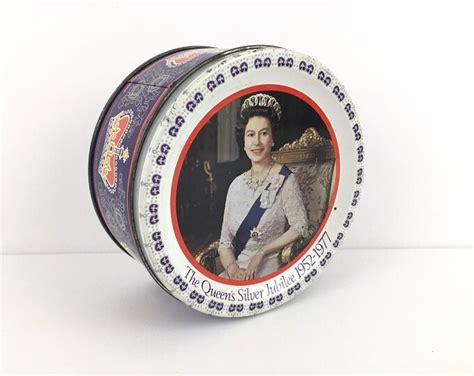 Queen Elizabeth Ii Silver Jubilee Round Decorative Metal Biscuit Tin