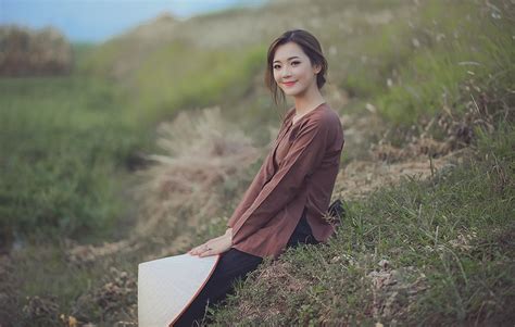 Hot girl dân tộc hóa thân thành người con gái nông thôn xinh đẹp Báo Dân trí