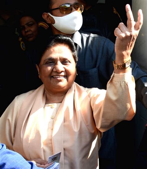 Lucknow BSP Supremo Mayawati Shows Her Finger Marked With Indelible Ink