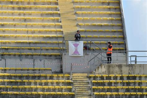 Un Uomo Solo In Curva L Unico Tifoso Della Pro Vercelli La Repubblica