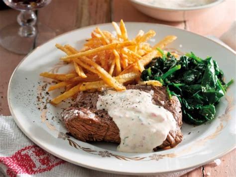 Steak with easy Béarnaise sauce | Food24