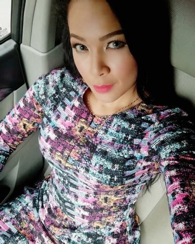 Milf Bertudung Tumblr Tumbex