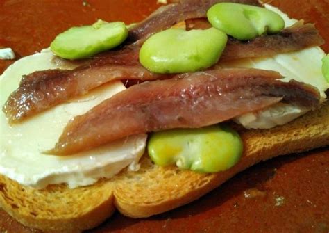 Tosta De Anchoas Con Queso Cabra Y Habas Receta De Espinar Cookpad