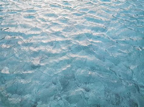 Mod Le D Ondulation De L Eau Bleue Vive De Turquoise Dans La Piscine Au