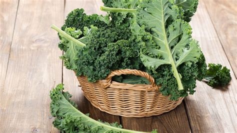 Is Kale Bad for Hypothyroidism? (Expert Answer) - NutritionCrown