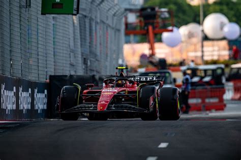 Sainz Pr Y Musku Y Przed Kwalifikacjami Do Gp Singapuru