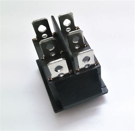 Interruptor Basculante Bipolar Con 3 Posiciones I 0 II 16A 250V