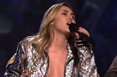 Twitter Goes Wild After Miley Cyrus Risks A Nip Slip During Performance