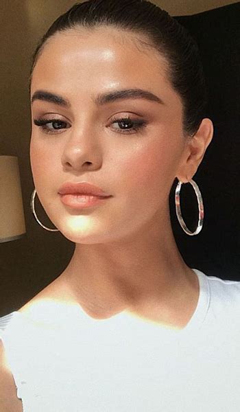 Entre nude y neón el makeup de tus ojos