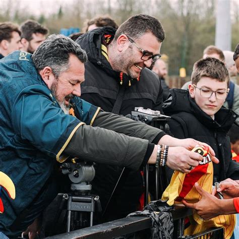 Le Bain De Foule Du Rc Lens Qui S Est Entra N Devant Supporters