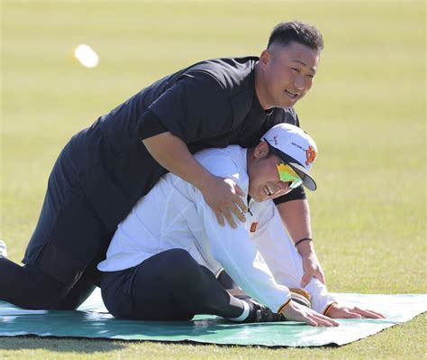 【巨人】中田翔が新技開発！？ 愛の”中田固め”で香月が悶絶「ギャーッ！」 │ トリビアンテナ 5chまとめアンテナ速報