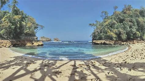 pantai tamban malang lokasi daya tarik  tiket masuk
