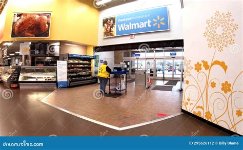 Walmart Super Center Door Greeter Editorial Photography - Image of impact, shoppers: 295626112