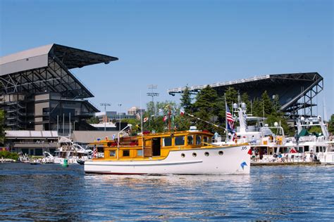 Photos Thousands Come Out For Seattle Yacht Clubs Opening Day