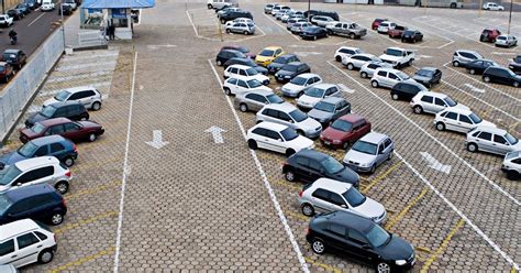 Em Um Estacionamento Há Carros E Motos - Em Um Estacionamento Há Carros E Motos - RETOEDU