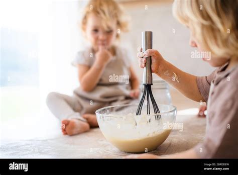 Menschen Familie Eltern Kinder Stockfotos und -bilder Kaufen - Alamy