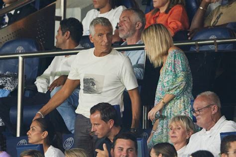 Photo Nagui et sa femme Mélanie Page dans les tribunes lors du match