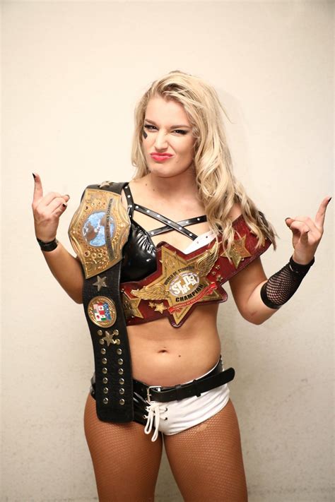 Toni Storm Toni Storm Female Wrestlers Women S Wrestling