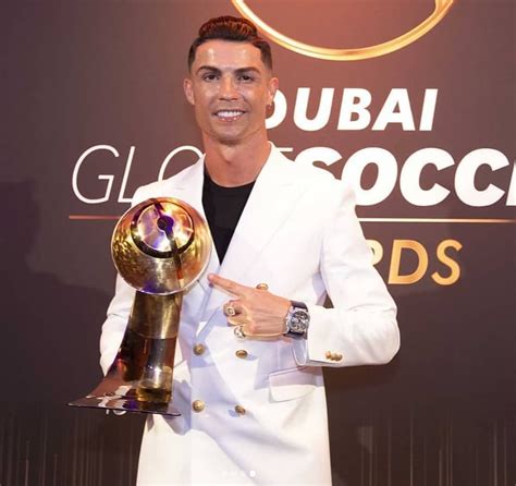 Ronaldo bags Dubai Globe Soccer Awards' best men's player ...