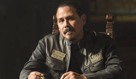 Mayans Mc Review Fxs Sons Of Anarchy Spinoff Is A Fun And