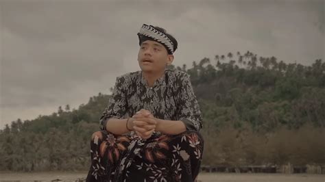 Lirik Dan Terjemahan Lagu Lamunan Wahyu F Giri Pindha Samudra Pasang