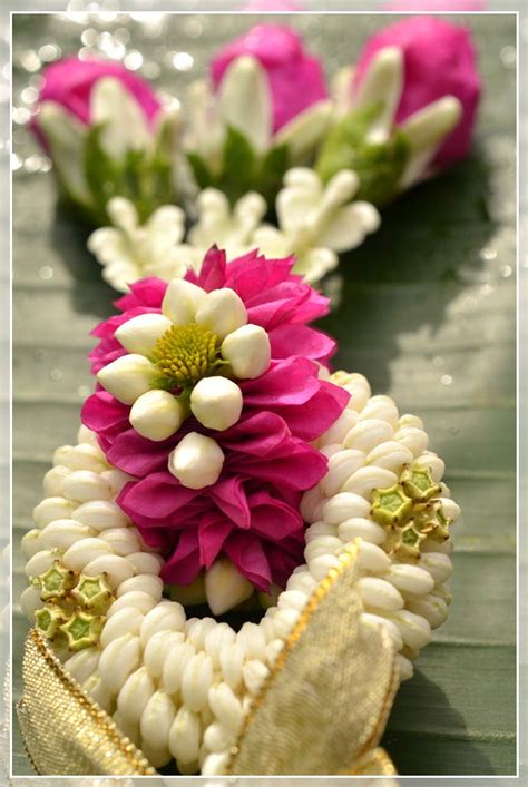 87 best Thai Flower Garlands images on Pinterest | Flower arrangements ...