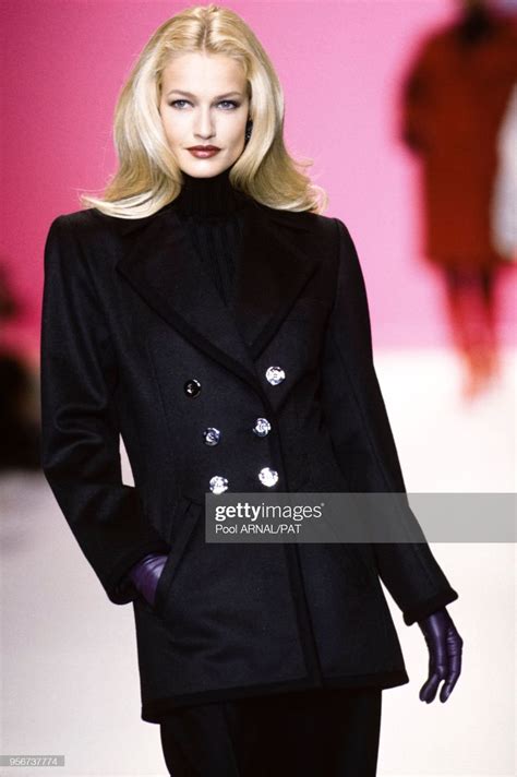 Karen Mulder Au D Fil Yves Saint Laurent Pr T Porter Collection