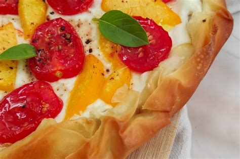 Galette de filo con tomate y melocotón RootsandCook