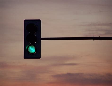 Explaining Your Right To Go On A Green Light The Warren Firm Pllc