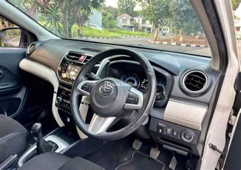 Mobil Daihatsu Terios R Deluxe Manual Putih Bekas Tahun Pajak