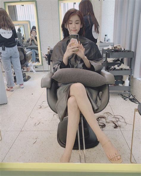 In-hye Oh's feet