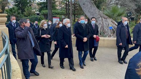 Palermo Il Presidente Mattarella Visita I Giardini Di Palazzo Orleans