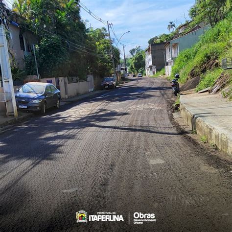 Preparação para recebimento de novo asfalto na rua Primeiro de Maio