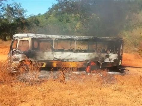 FOTOS IMAGENS Ônibus escolar que levava crianças pega fogo no interior