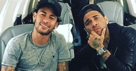 Neymar Y Dani Alves Llegaron A Rosario Para La Boda De Messi Y Antonela