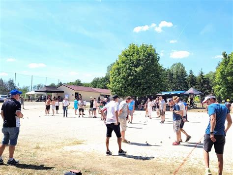 Le concours de pétanque a attiré de nombreux joueurs